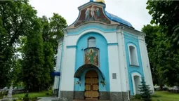 На Волині стоїть унікальний храм-фортеця XVIII ст. з 4-метровими стінами: що приховує Стрітенська церква (фото)