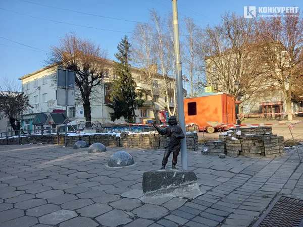 У Луцьку перекрили рух на Сенаторки Левчанівської – замінюють кабель (фото)