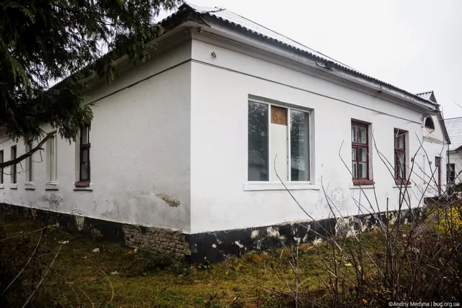 На Волині приміщення колишньої лікарні роздали під квартири