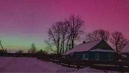 Рожева ніч на Поліссі: аномалія в небі здивувала місцевих жителів (фото)