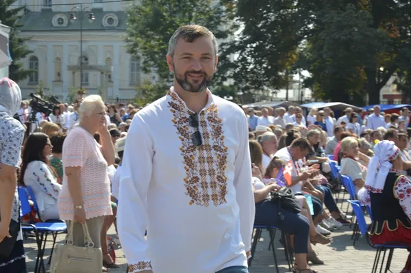 Як лучани «вишили» тілами в'їзну вежу замку Любарта (фото)