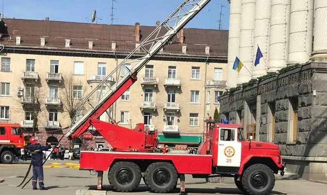 У центрі Луцька – рятувальники: що відбувається (фото, відео)
