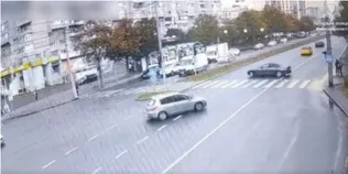 У Луцьку водій BMW виїхав на зустрічну смугу та дрифтував (відео)