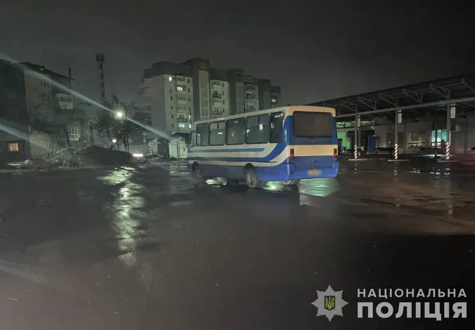 У Ковелі на автостанції автобус наїхав на пенсіонерку (фото)