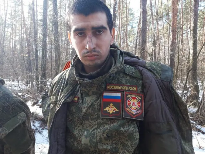 Українські військові захопили в полон двох російських військових (фото)