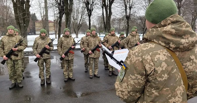 І волиняни, і переселенці: у Луцьку прикордонники склали присягу (фото)