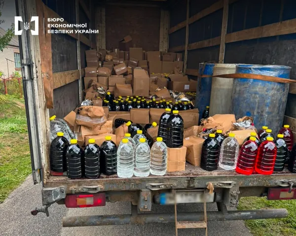 Підпільний алкоцех на Волині продавав фальсифікат по всій Україні (фото)