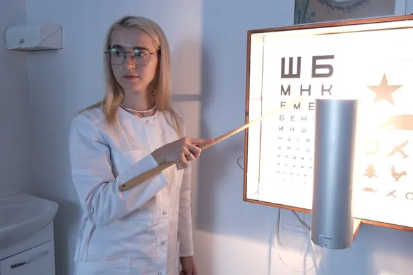 Навантаження збільшилося майже вдвічі: у Луцьку – черги на медогляд школярів (фото, відео)