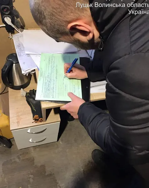 У Луцьку будівельники торгового центру без дозволу проводили земляні роботи