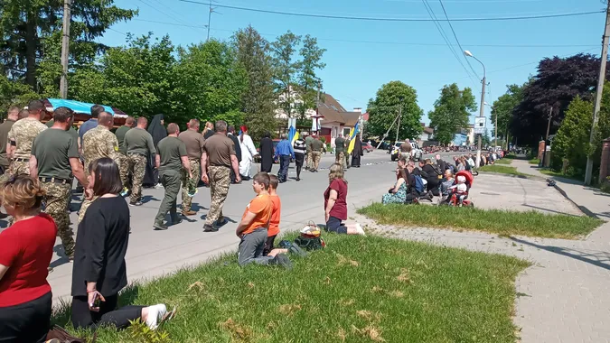 У Шацьку попрощалися із загиблим під Бахмутом молодим воїном (фото)