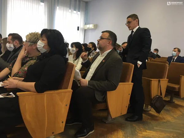 Депутати Луцької райради вперше зібралися на сесію (ІМЕНА)