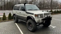 Волонтери передали волинським прикордонникам авто (фото)