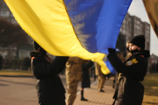 Прапори та сотні людей: як у Луцьку святкували День єднання (фото, відео)