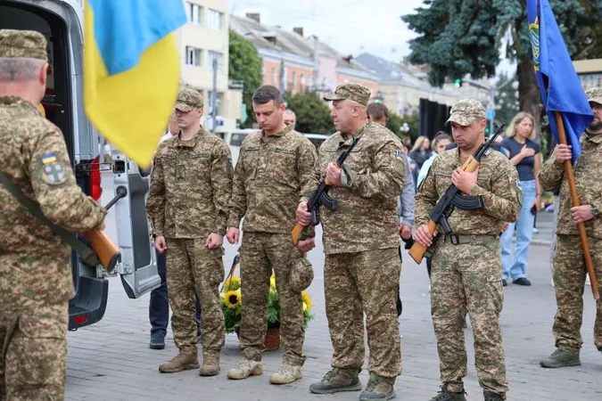 У Луцьку попрощались із Героєм Михайлом Слутяком (фото)