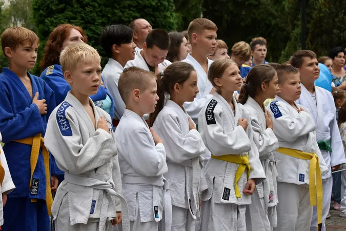 У Луцьку урочисто підняли Олімпійський прапор (фото)