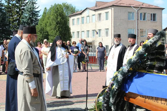Повернувся «на щиті» після двох років надії: на Волині попрощалися з воїном Олександром Гринчуком (фото)
