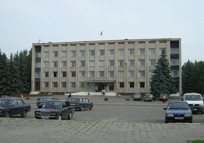 Зал засідань Любомльської райради відремонтують за 200 тисяч