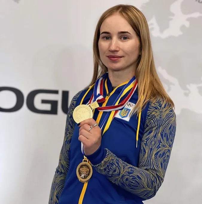 Стала чемпіонкою Європи: лучанка підняла вдвічі важчу за себе штангу (відео)