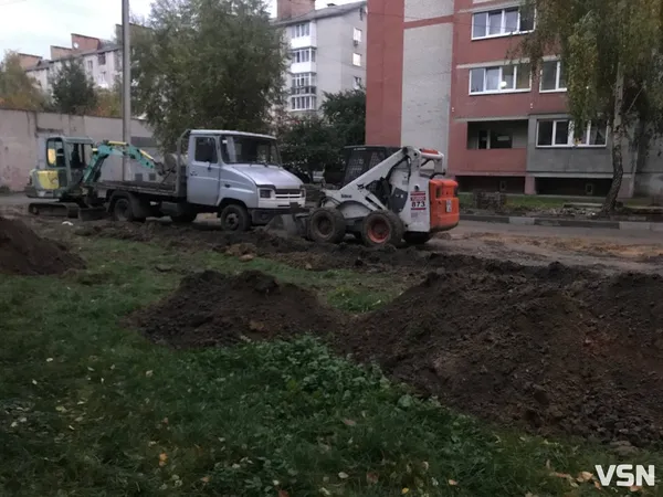 У Луцьку мешканці сусідніх ОСББ не можуть поділити двір (фото)
