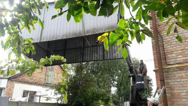 У Луцьку власники незаконних гаражів намагались викрасти засоби демонтажу (фото)