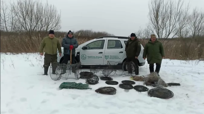 У нацпарку на Волині вилучили браконьєрські ятері, сітки і раколовку