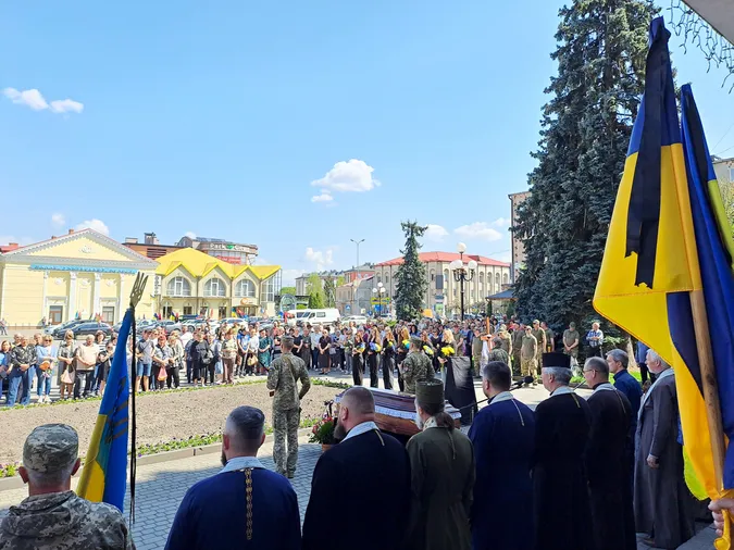 Поховали у день народження: на Волині прощалися з капітаном Володимиром Котиком