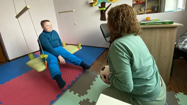 «Вони дарують багато любові і радості», – лучанка про виховання дітей з аутизмом (відео)