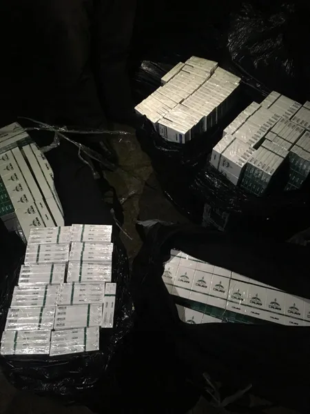 З Волині до Варшави хотіли відправити потягом велику партію цигарок (ФОТО)
