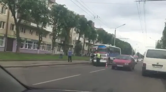 На проспекті Волі в Луцьку – лобова ДТП (відео)