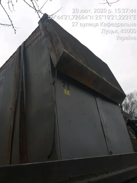 Нові фото зі Старого ринку: муніципали безплатно допомагають підприємцям переїжджати