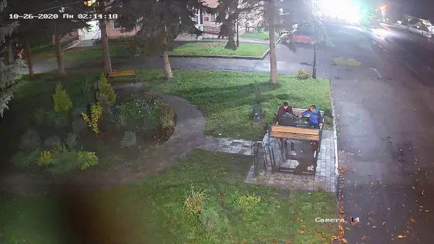 У Княгининку невідомі вночі пошкодили лавки