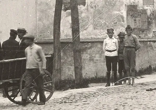 Усміхнені і босі: якими були лучани 100 років тому (ретрофото)