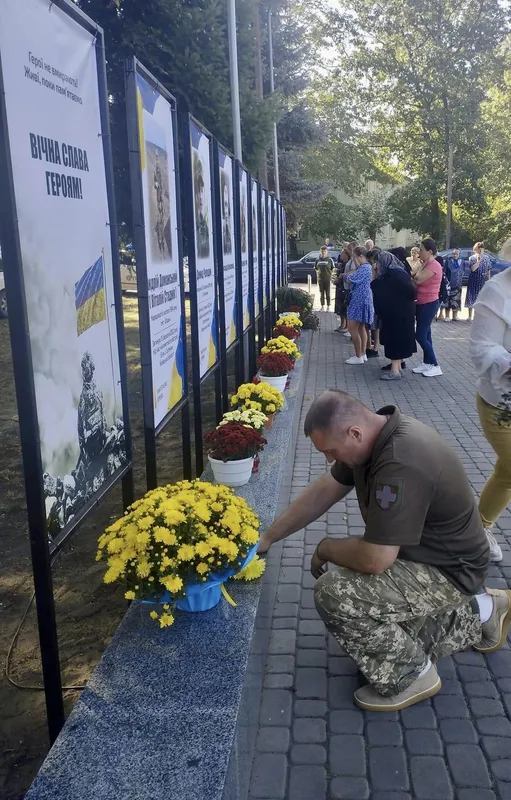 У Шацьку відкрили стелу пам'яті загиблих воїнів (фото)