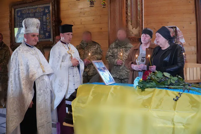 У Володимирі в останню путь провели загиблого воїна (фото)