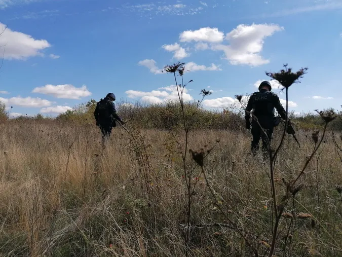 Волинські сапери очищують деокуповану територію від мін і снарядів (фото)