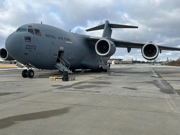 Україна отримала військову допомогу від США та Британії (фото)