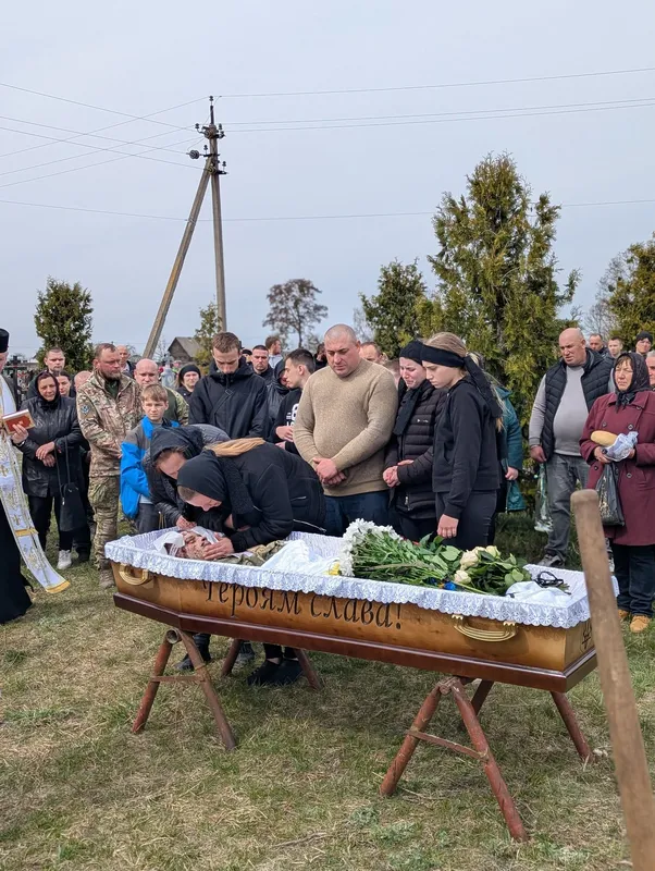 На Волині попрощалися із молодим воїном Артемом Сидоруком (фото)