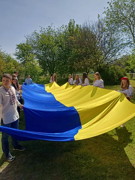 У Луцьку школярі збирали гроші на медичний автомобіль для воїнів 100-ї бригади ТрО (фото)