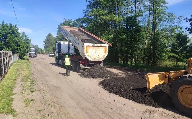 На Волині ремонтують «ґрунтовку» державного значення (фото)