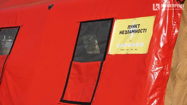 Гоять рани та латають домівки: як у Луцьку оговтуються після обстрілу (фото)