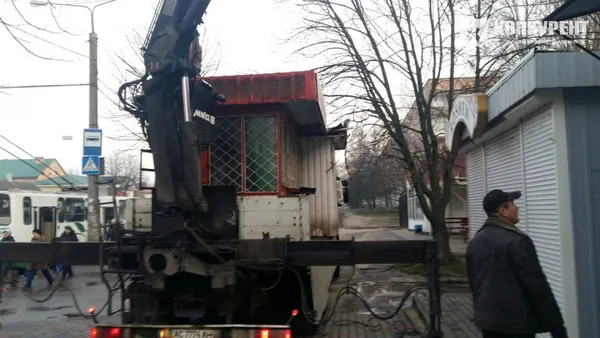 У Луцьку демонтували п'ять газетних кіосків