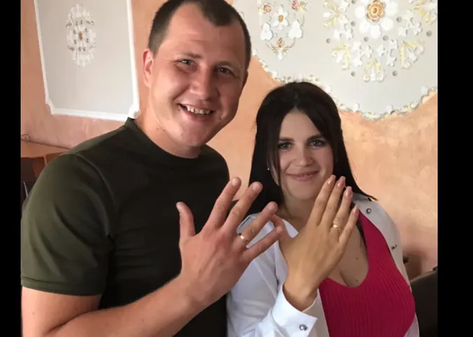 «Любов переможе війну»: на Волині військовий одружився зі своєю обранницею (фото, відео)
