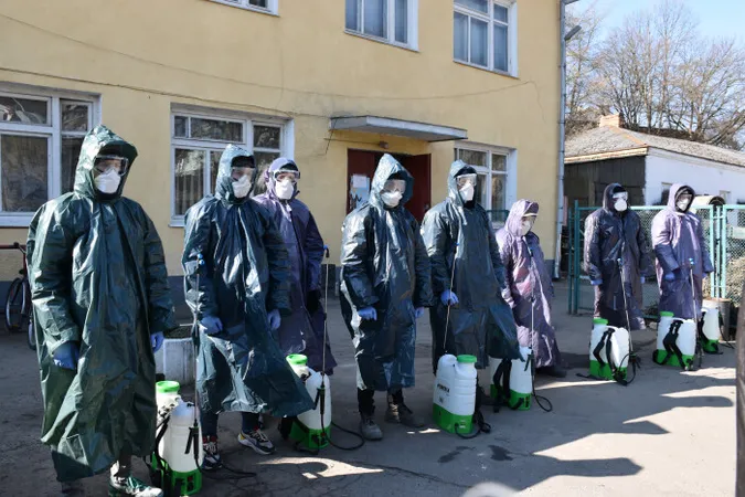 У Луцьку почали дезінфекцію під'їздів (відео, фото)