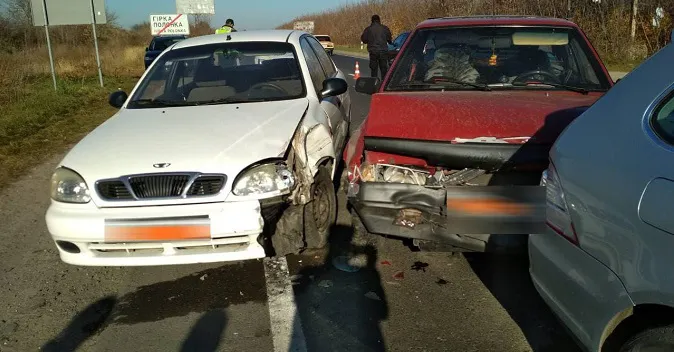 Постраждала дитина: під Луцьком сталася подвійна ДТП (фото)