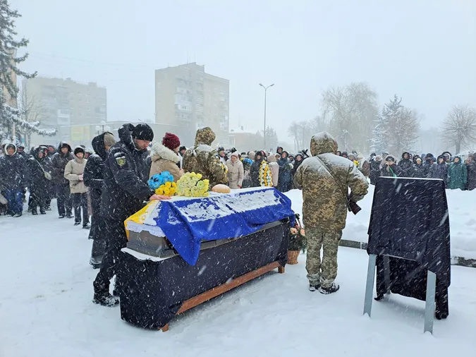 Був світлою людиною: у Ковелі попрощалися із воїном Дмитром Колядою (фото)