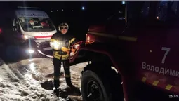 Володимирські рятувальники витягли з льодової пастки «швидку», яка везла хворого