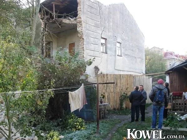 На Волині обвалилася частина старовинного будинку (фото)