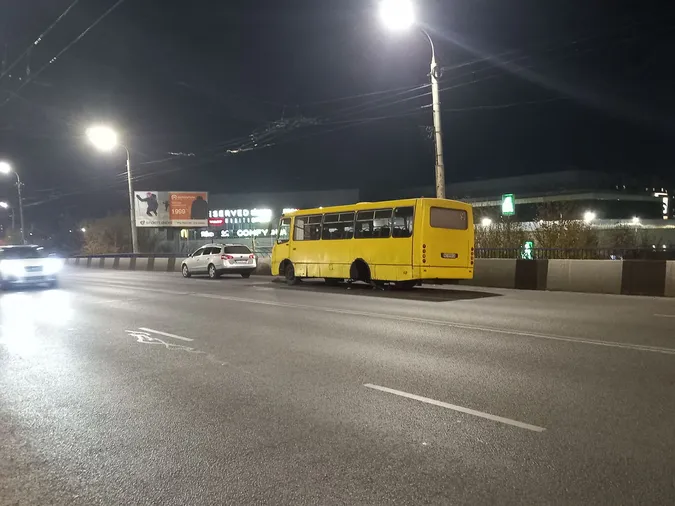 У Луцьку маршрутка залишилась без коліс (фото, відео)