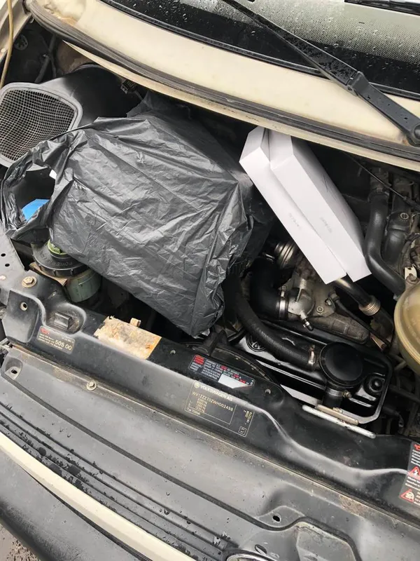 Через «Устилуг» двома автівками везли контрабандні смартфони та планшети (фото)