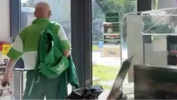У Гданську затримали чоловіка, який принижував касирку з України (відео)